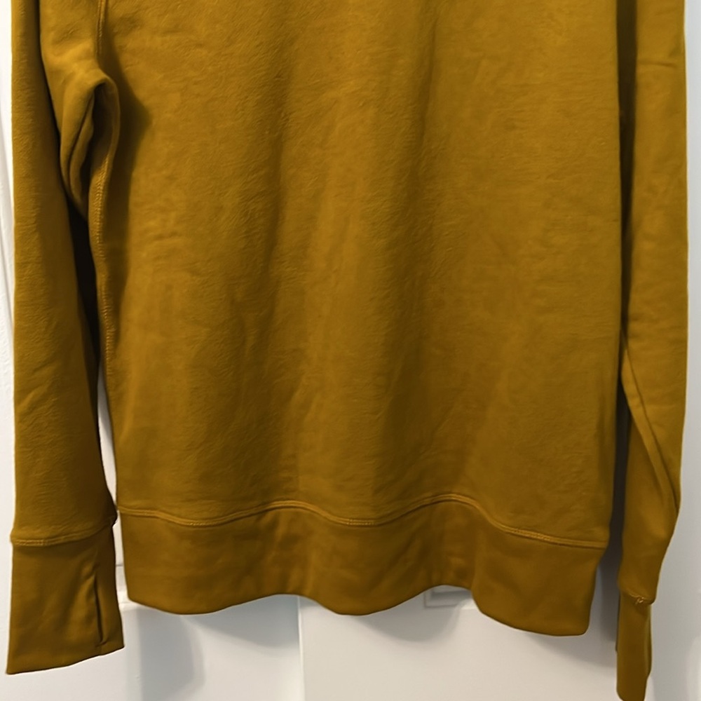 Burnt Yellow Tek Gear Fleece Sweater Crewneck Pullover Size S Thumb Holes - Picture 5 of 7